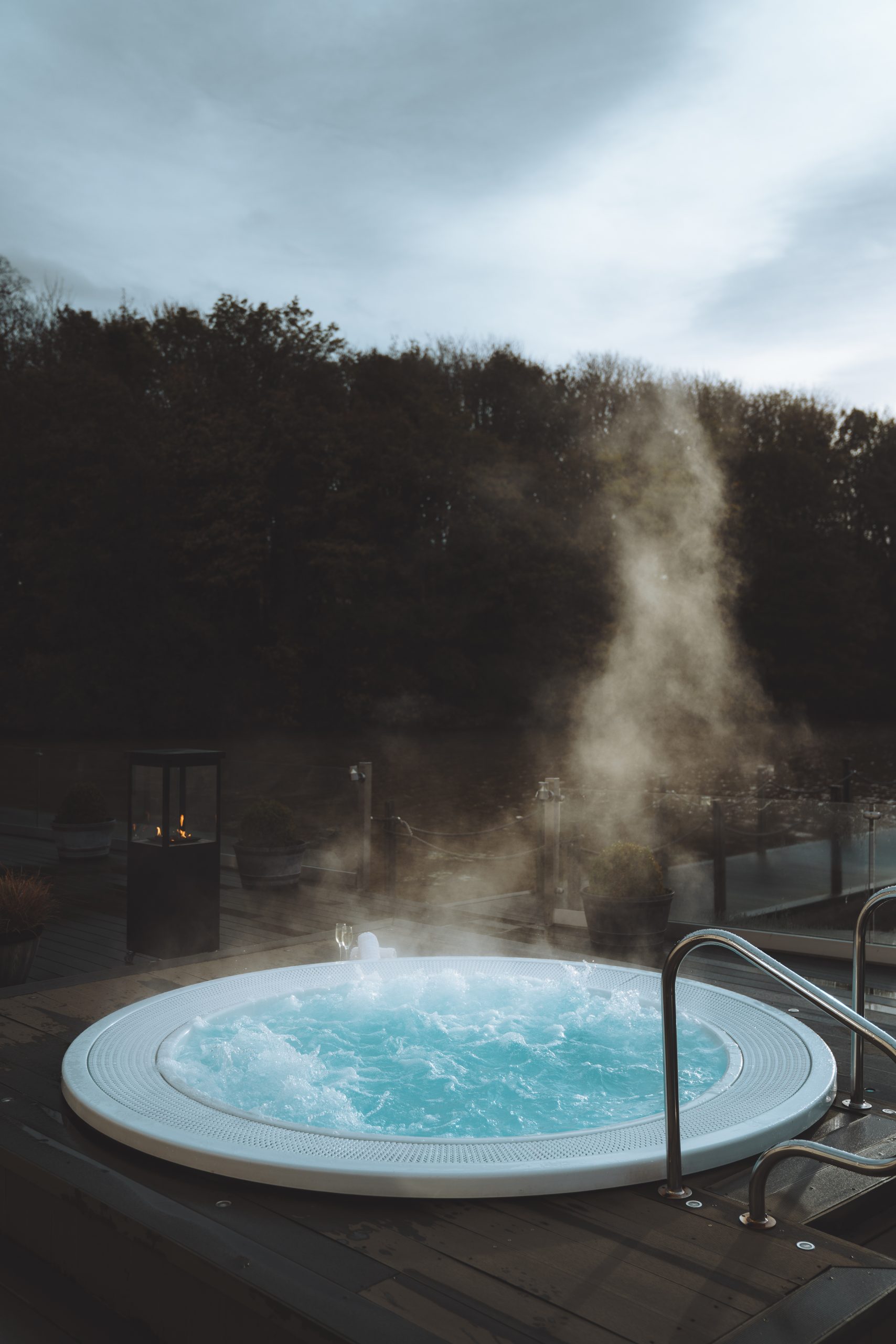 As Spa Therapist you ensure all spa guests are consistently treated to an impeccable customer service experience and that all beauty treatments are administered in a professional, friendly and person-centred manner. 